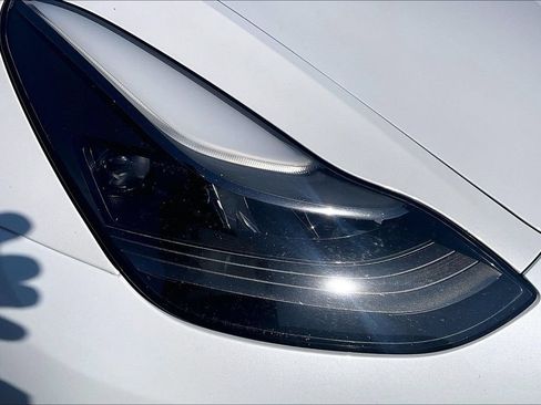Used 2022 Tesla Model 3 Long Range AWD/4WD image 28