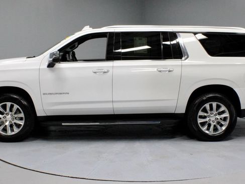 Used 2023 Chevrolet Suburban Premier AWD/4WD image 8