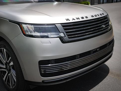 Used 2023 Land Rover Range Rover SV AWD/4WD image 10