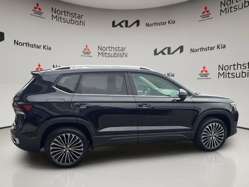 Used 2025 Volkswagen Taos SE FWD image 9