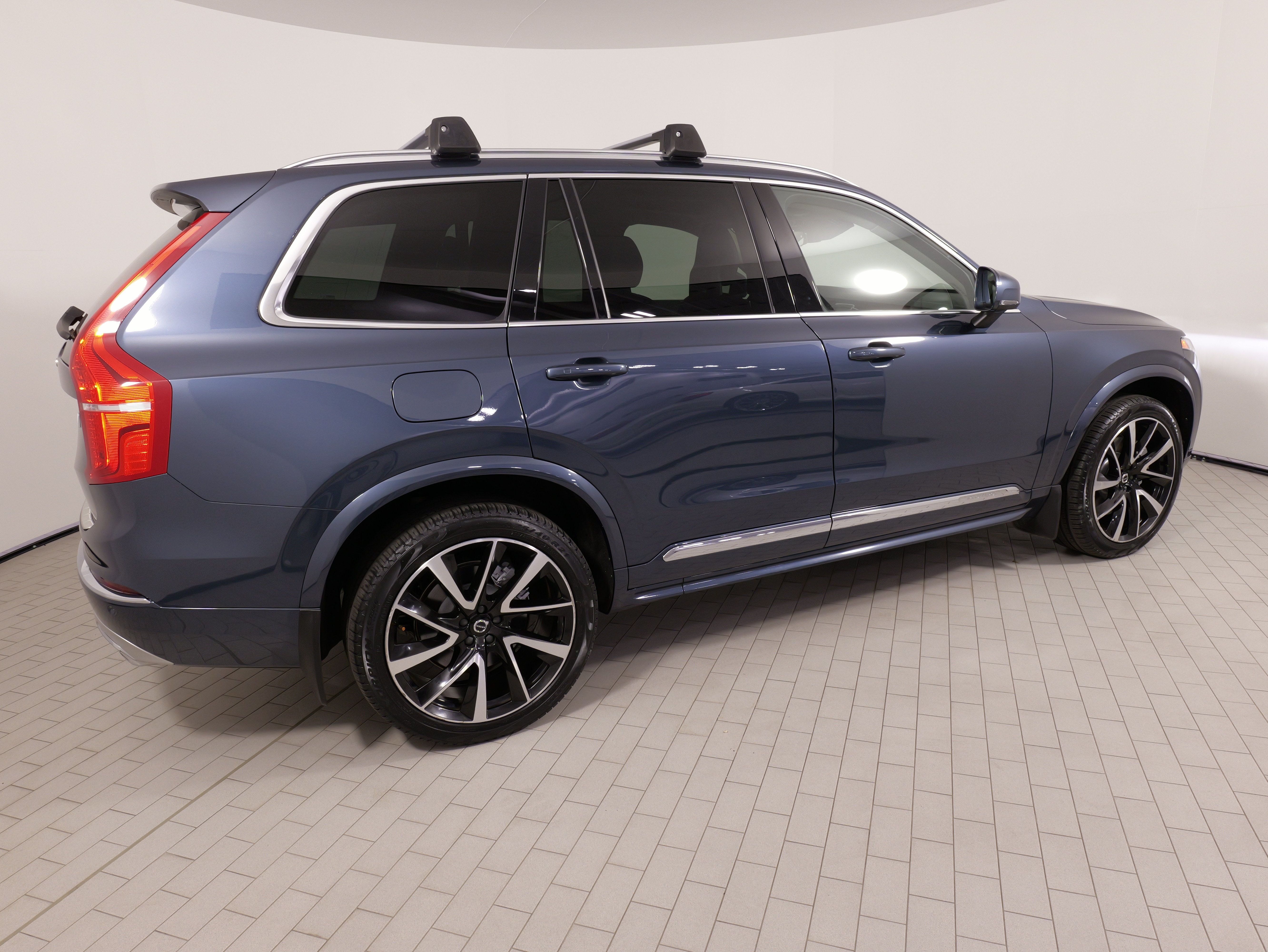 Used 2021 Volvo XC90 T8 Inscription Expression w/ Protection Package Premier AWD/4WD image 10