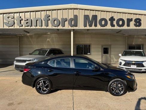 Used 2025 Nissan Sentra SV FWD image 1