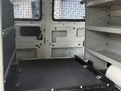 Used 2015 Chevrolet Express 2500 RWD image 46