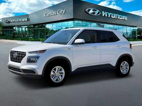 New 2026 Hyundai Venue SE FWD image 2