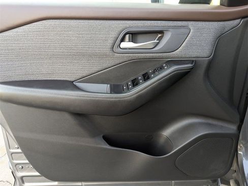 Certified 2023 Nissan Rogue SV image 27