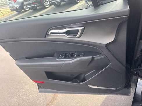 Used 2024 Kia Sportage LX image 16