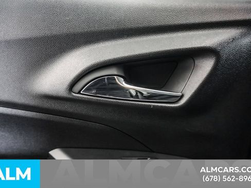Used 2025 Chevrolet Trax LT FWD image 48