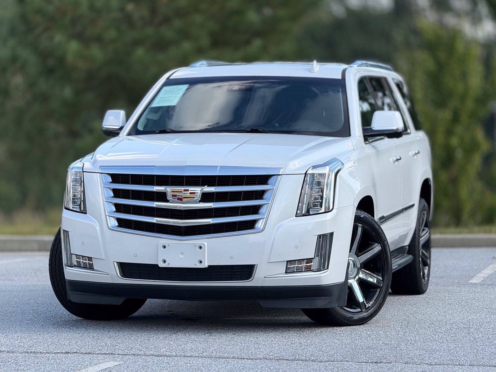 Used 2016 Cadillac Escalade Luxury AWD/4WD image 2