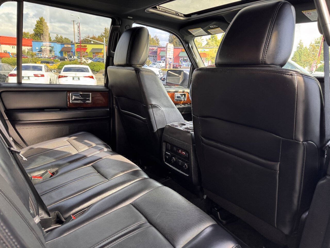 Used 2017 Lincoln Navigator Select RWD image 21