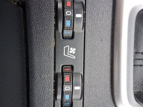 Used 2014 Toyota Highlander Limited Platinum image 34