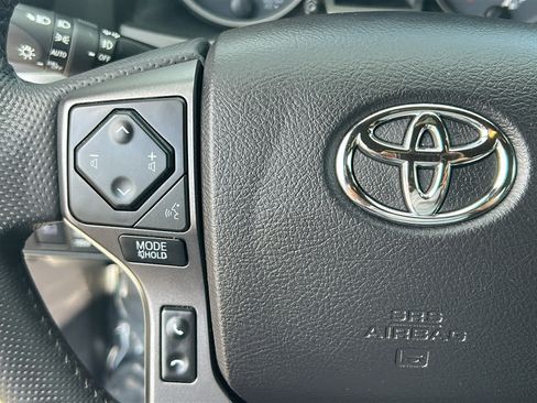 Used 2021 Toyota Tacoma TRD Off-Road w/ Technology Package AWD/4WD image 19