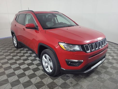 Used 2021 Jeep Compass Latitude w/ Sun and Sound Group AWD/4WD image 13