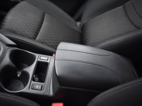 Used 2018 Nissan Rogue SV image 22