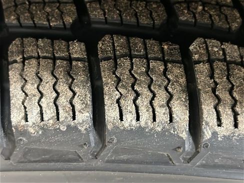 Used 2020 Jeep Cherokee Limited image 24