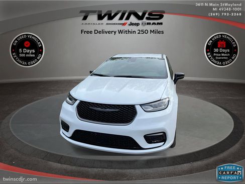 New 2026 Chrysler Pacifica Select image 10