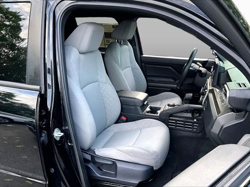 Certified 2024 Toyota Tacoma SR5 AWD/4WD image 8