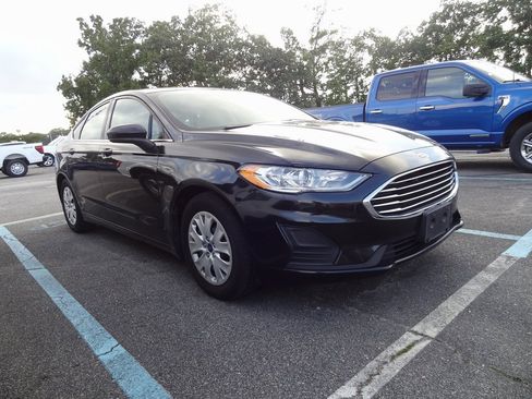 Used 2019 Ford Fusion S image 1