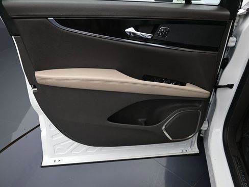 Certified 2022 Lincoln Nautilus FWD image 10