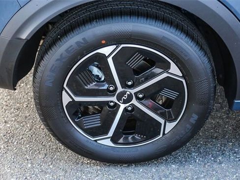 New 2025 Kia Niro EX image 11