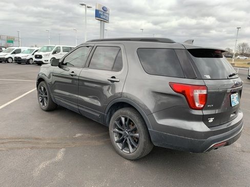 Used 2017 Ford Explorer XLT w/ Equipment Group 202A image 5