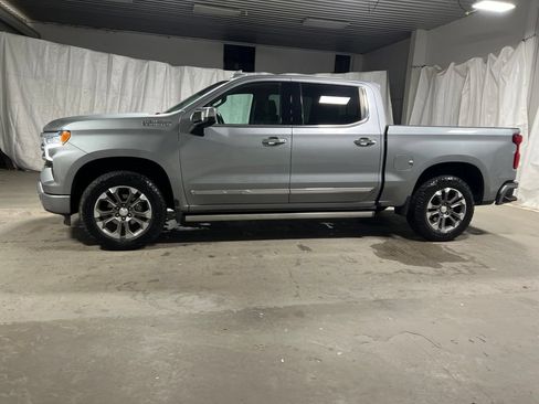 Used 2023 Chevrolet Silverado 1500 High Country w/ Z71 Off-Road Package AWD/4WD image 4