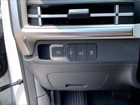 Used 2025 Hyundai Santa Fe SE FWD image 33