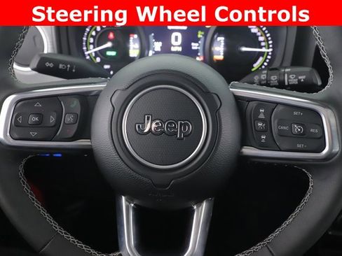 Used 2025 Jeep Wrangler Unlimited Sahara image 20