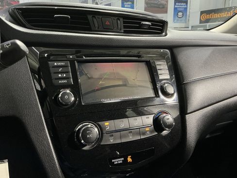 Used 2018 Nissan Rogue S image 27