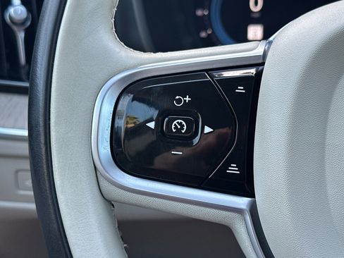 Certified 2023 Volvo XC60 B5 Plus w/ Protection Package Premier image 28