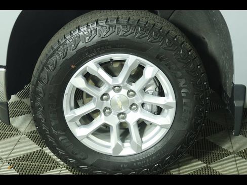 Used 2024 Chevrolet Silverado 1500 LT AWD/4WD image 8