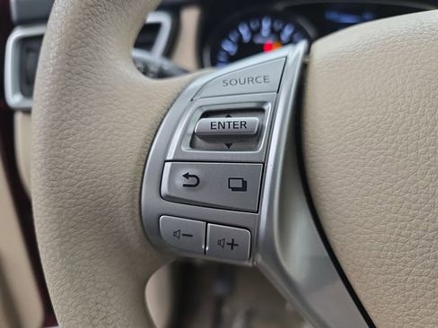 Used 2015 Nissan Rogue S image 19