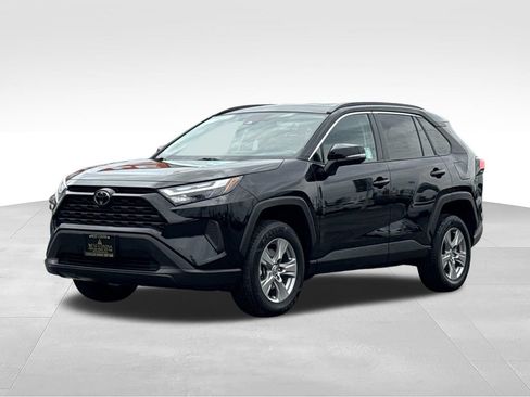 Used 2024 Toyota RAV4 XLE FWD image 5