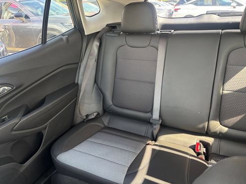 Used 2025 Chevrolet Trax LT w/ LT Convenience Package FWD image 33