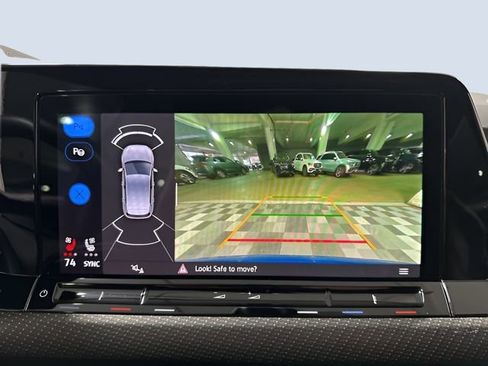 Used 2022 Volkswagen Golf R image 28