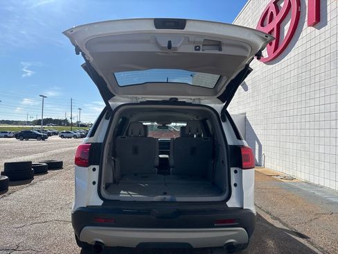 Used 2018 GMC Acadia SLT image 29