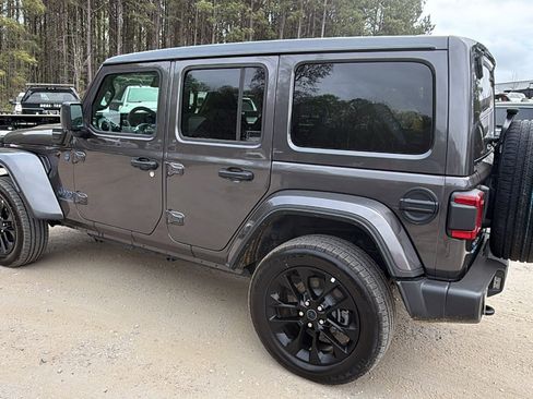 Used 2025 Jeep Wrangler Sahara w/ Safety Group AWD/4WD image 10