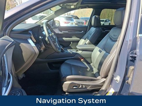 Used 2025 Cadillac XT5 Premium Luxury AWD/4WD image 2