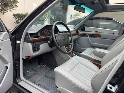 Used 1987 Mercedes-Benz 300 D Turbo image 33