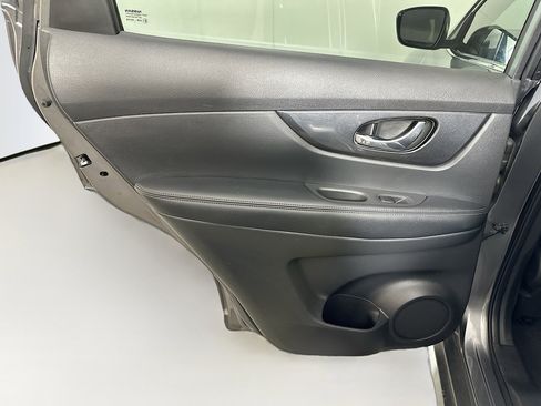 Used 2018 Nissan Rogue S FWD image 25