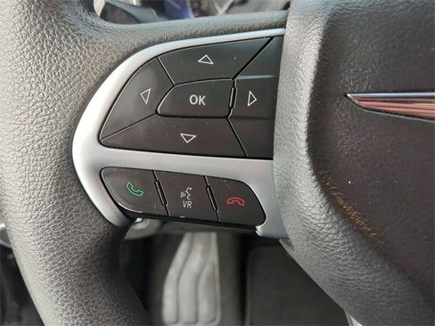 Used 2015 Chrysler 200 Limited image 21