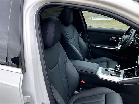 Used 2021 BMW 330i Sedan w/ Driving Assistance Package image 10