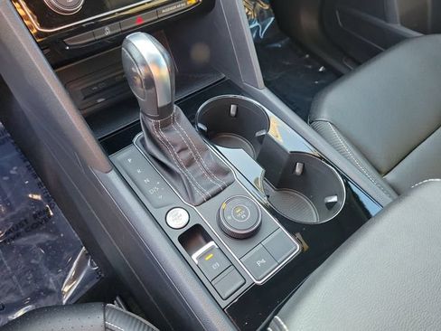 Certified 2023 Volkswagen Atlas Cross Sport SE w/ Panoramic Sunroof Package AWD/4WD image 29