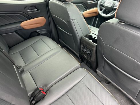 Used 2024 GMC Canyon AT4 w/ AT4 Premium Package AWD/4WD image 16