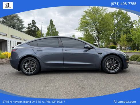Used 2023 Tesla Model 3 Standard Range RWD image 9