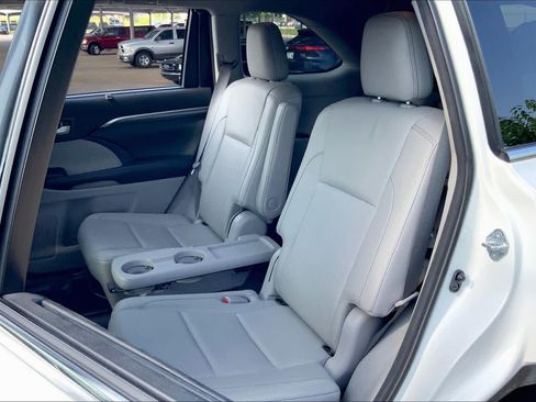 Used 2017 Toyota Highlander Limited FWD image 21