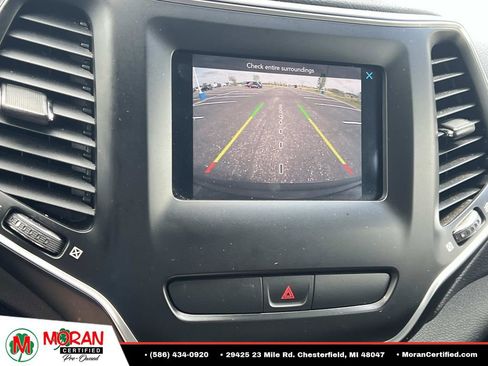 Used 2019 Jeep Cherokee Latitude w/ Popular Appearance Group AWD/4WD image 20