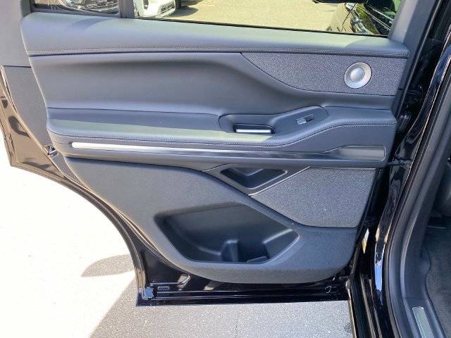 New 2027 Lincoln Navigator Reserve w/ Jet Appearance Package AWD/4WD image 9