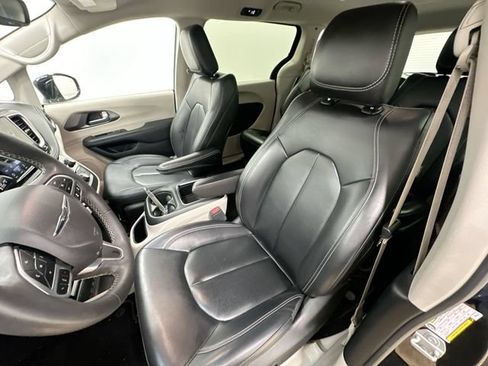 Used 2024 Chrysler Pacifica Limited FWD image 14