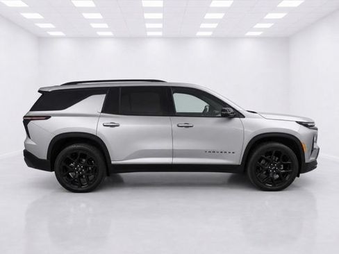 Used 2025 Chevrolet Traverse RS AWD/4WD image 4