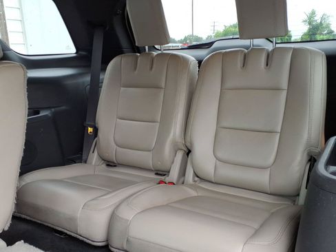Used 2015 Ford Explorer XLT w/ Equipment Group 202A FWD image 11